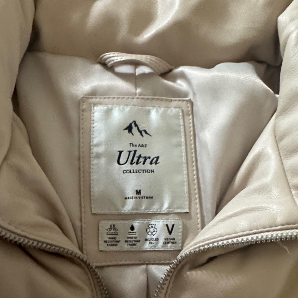 The A&F Ultra Collection Puffer Jacket - Picture 3 of 3